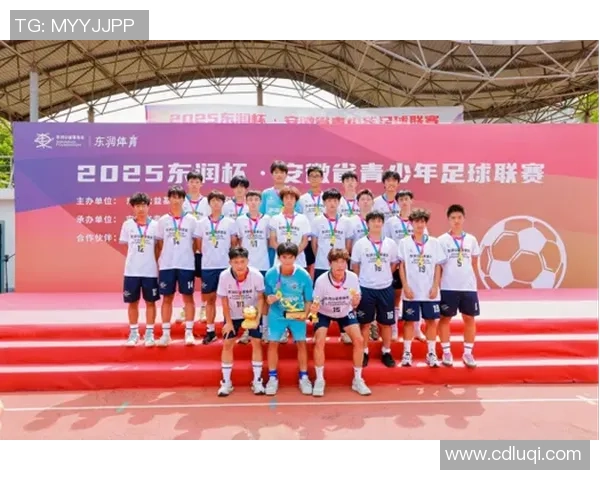 群星闪耀绿茵梦多球星合影定格足球荣耀时刻 群星闪耀绿茵梦多球星合影定格足球荣耀时刻