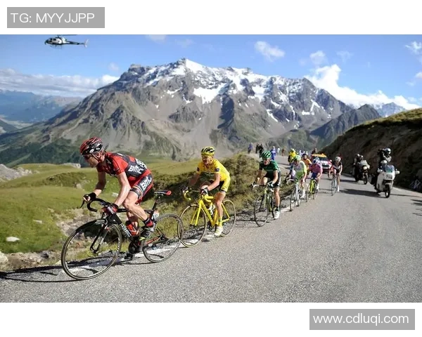 精美球星挂件足球收藏点亮运动爱好者的时尚生活